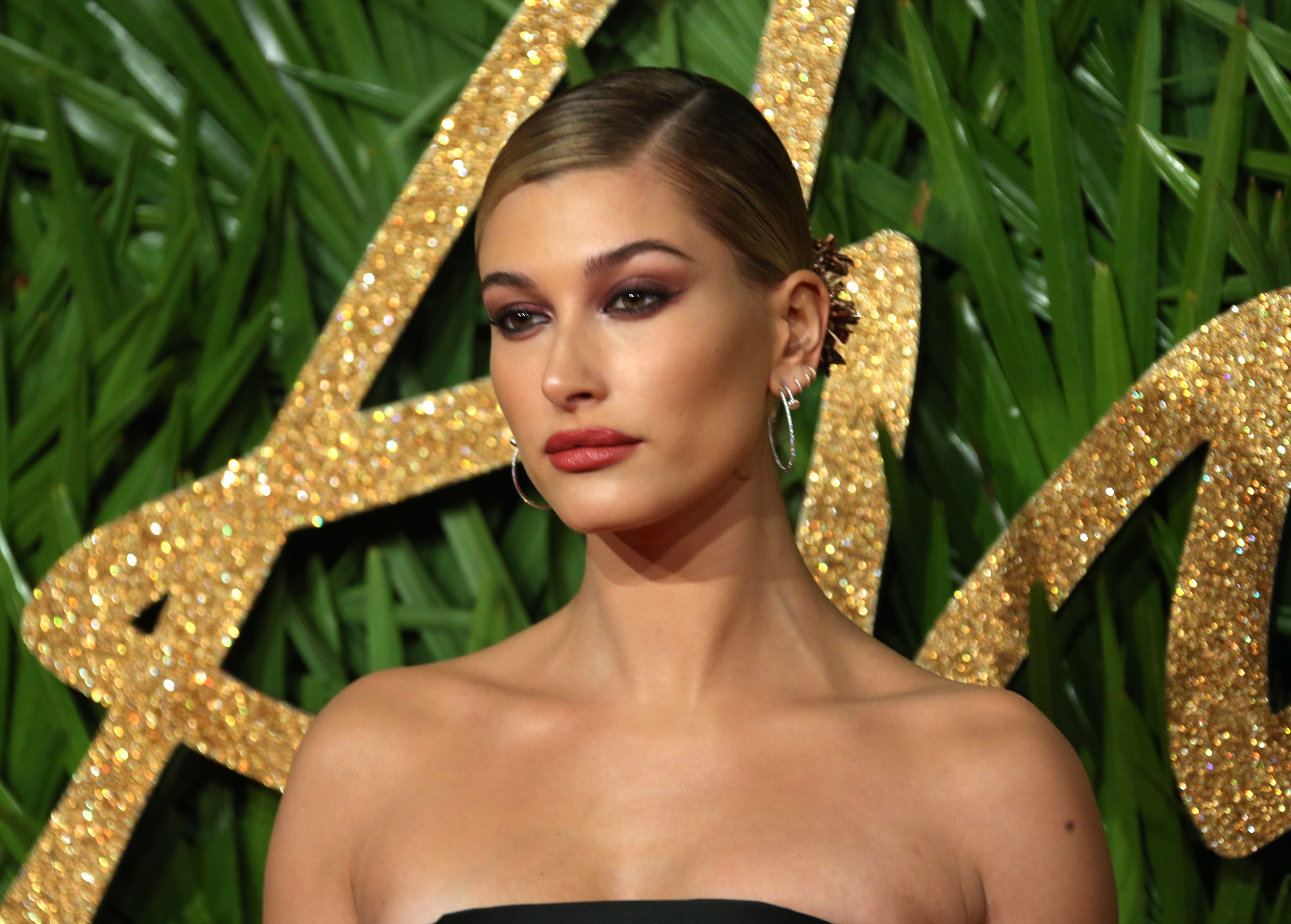 Hailey Baldwin Revealed As The New Face Of Pretty Little Thing S Holiday Campaign Goss Ie