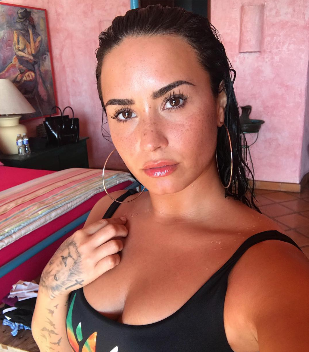 Demi Lovato S Alleged Nudes Leak On Snapchat After Being