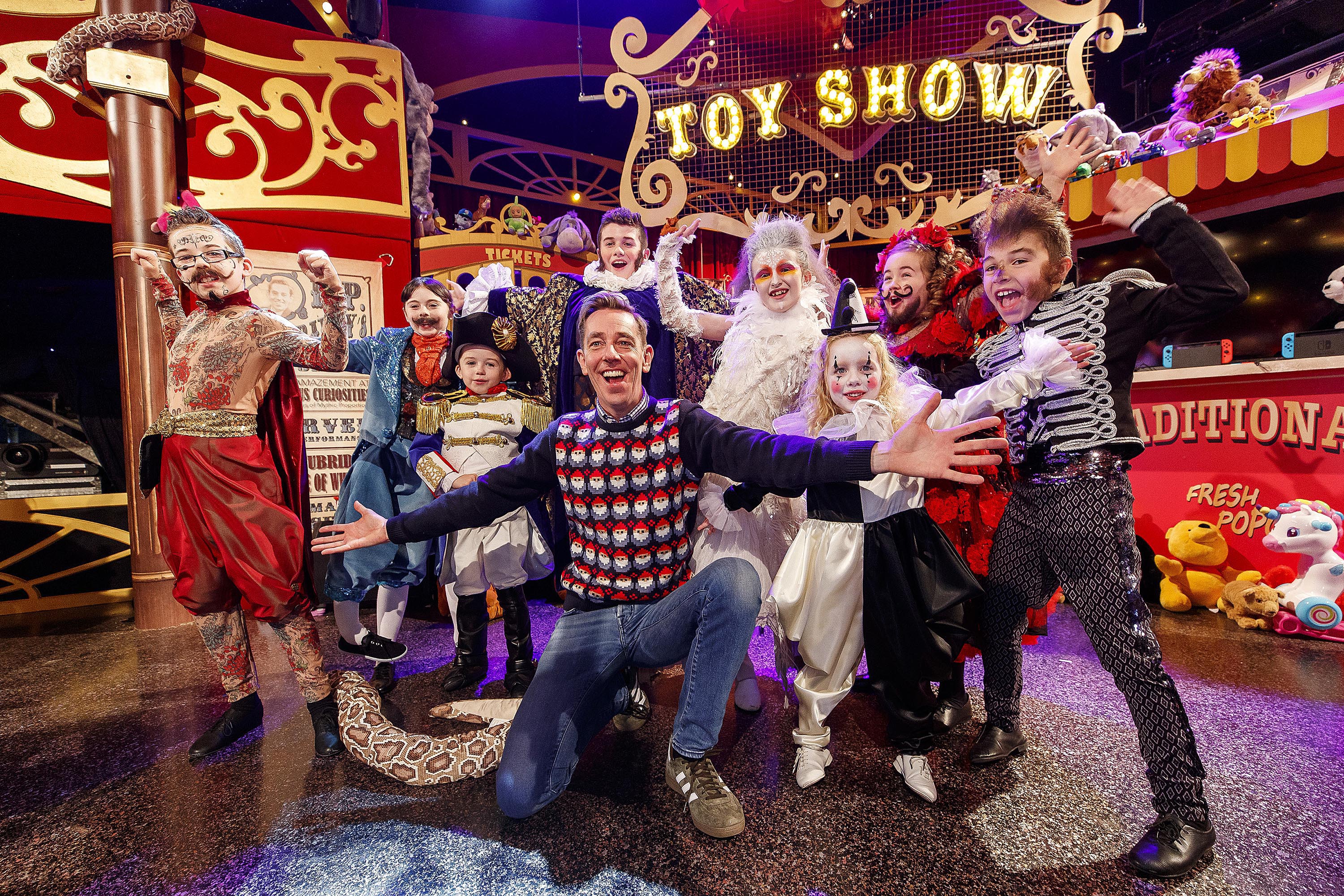 ***Embargoed untill 30/11/2018*** Repro Free: 29/10/2018 The theme of this year’s Late Late Toy Show was revealed to be The Greatest Showman. Host Ryan Tubridy and the cast of hundreds have prepared for the most magical night of the Irish television. Pictured with Ryan are some of the cast Tatto Man Dylan Allen (5) from Navan, 3-Legged Man Kayla McMahon (10) from Balrothery, Napoleon Luke O'Connor (7) from Dublin, Fatman Mathew Little (12) from Dublin, Albino Ella Maher (10) from Carlow, Pierrot clown enya Allen (5) from Navan, Bearded Lady, Alannah Willoughby (12) from Carlow and Wolf Man Colm O’Sullivan 98) from Navan. Picture Andres Poveda