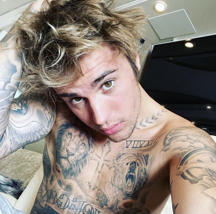 Justin Bieber shows off brand new tattoo - and his six-pack - Irish Mirror  Online