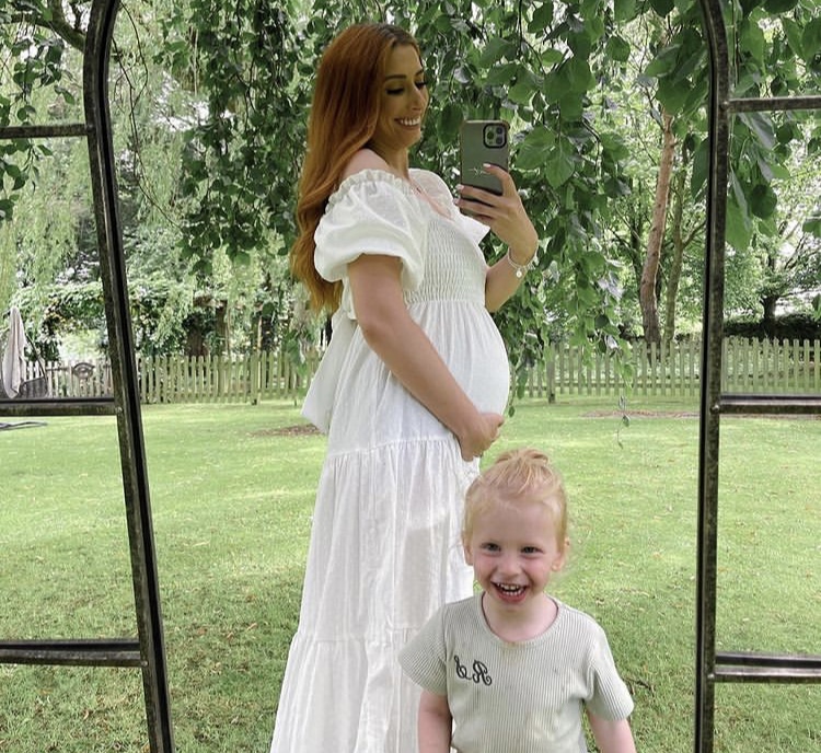 Stacey Solomon shows off growing baby bump in sweet photo | Goss.ie