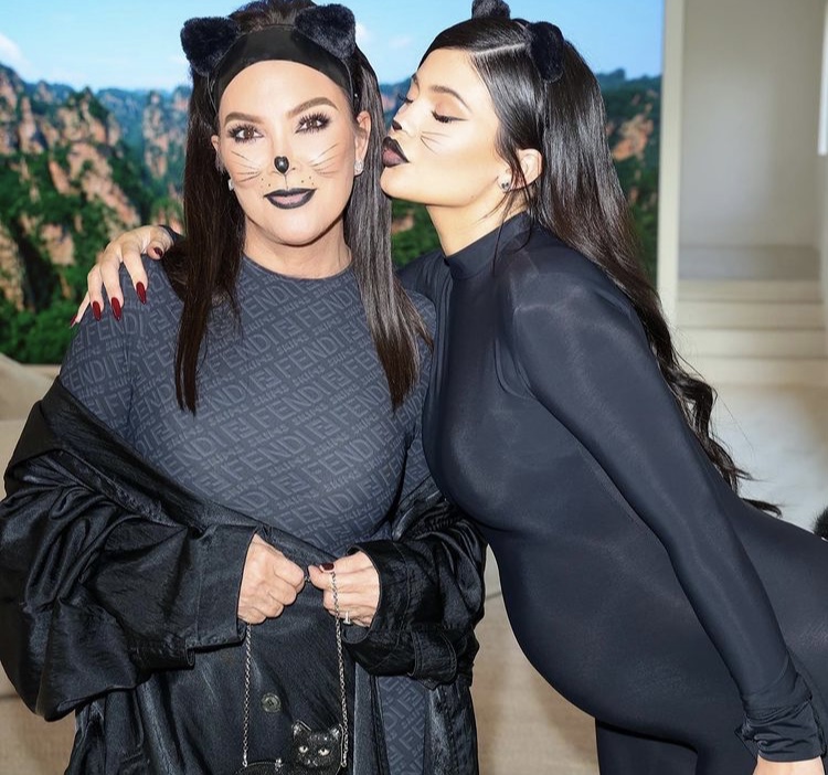 Kylie Jenner shows off growing baby bump as she celebrates Halloween ...