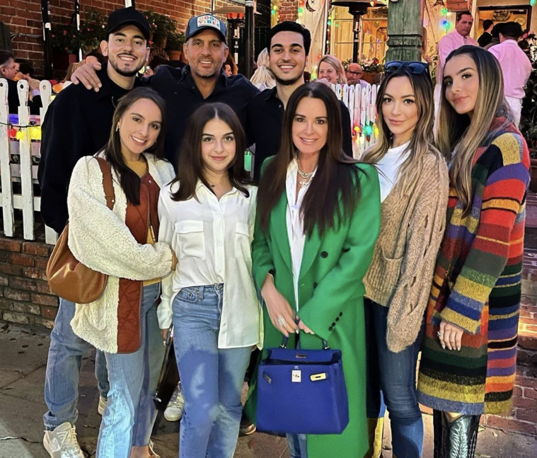 Kyle Richards Husband And Daughters To Star In New Netflix Reality Show Gossie 