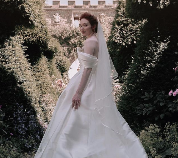 Poldark Star Eleanor Tomlinson Shares Stunning Snaps From Her Wedding Day Gossie