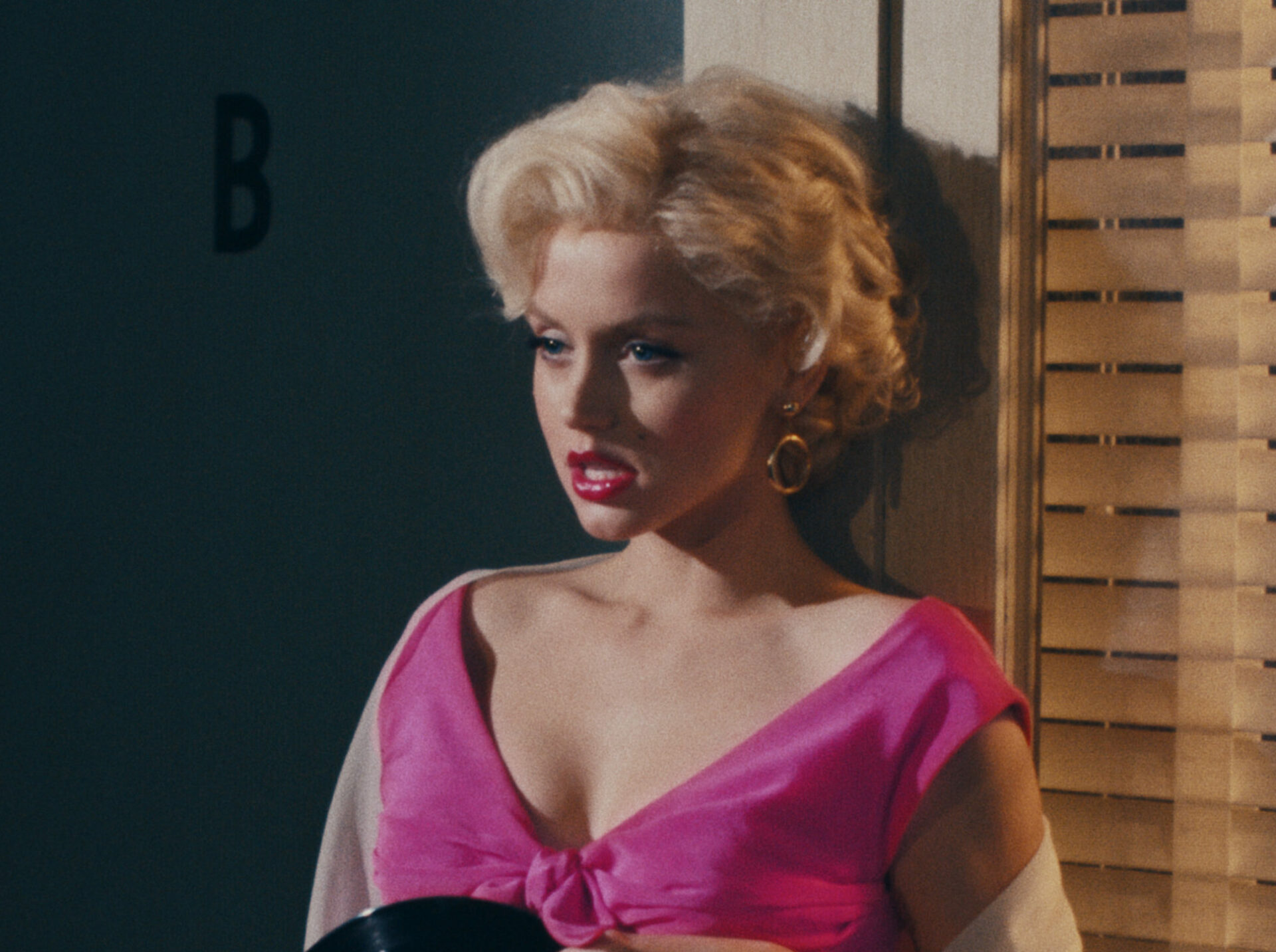 Ana De Armas Defends Her Explicit Scenes In Controversial Marilyn Monroe Biopic Goss Ie