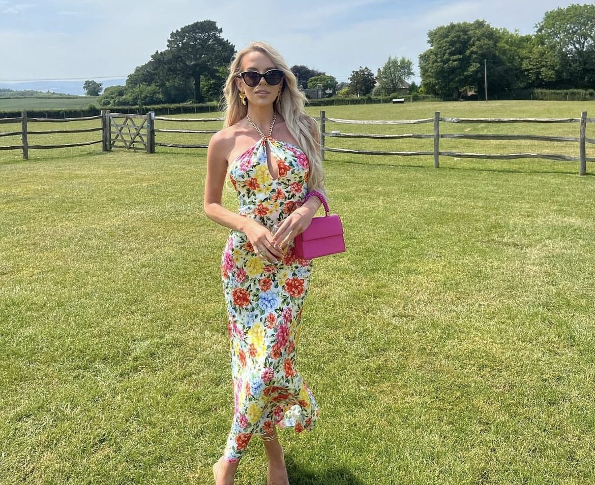 Steal Her Style: Faye Winter stuns in the perfect wedding guest outfit ...