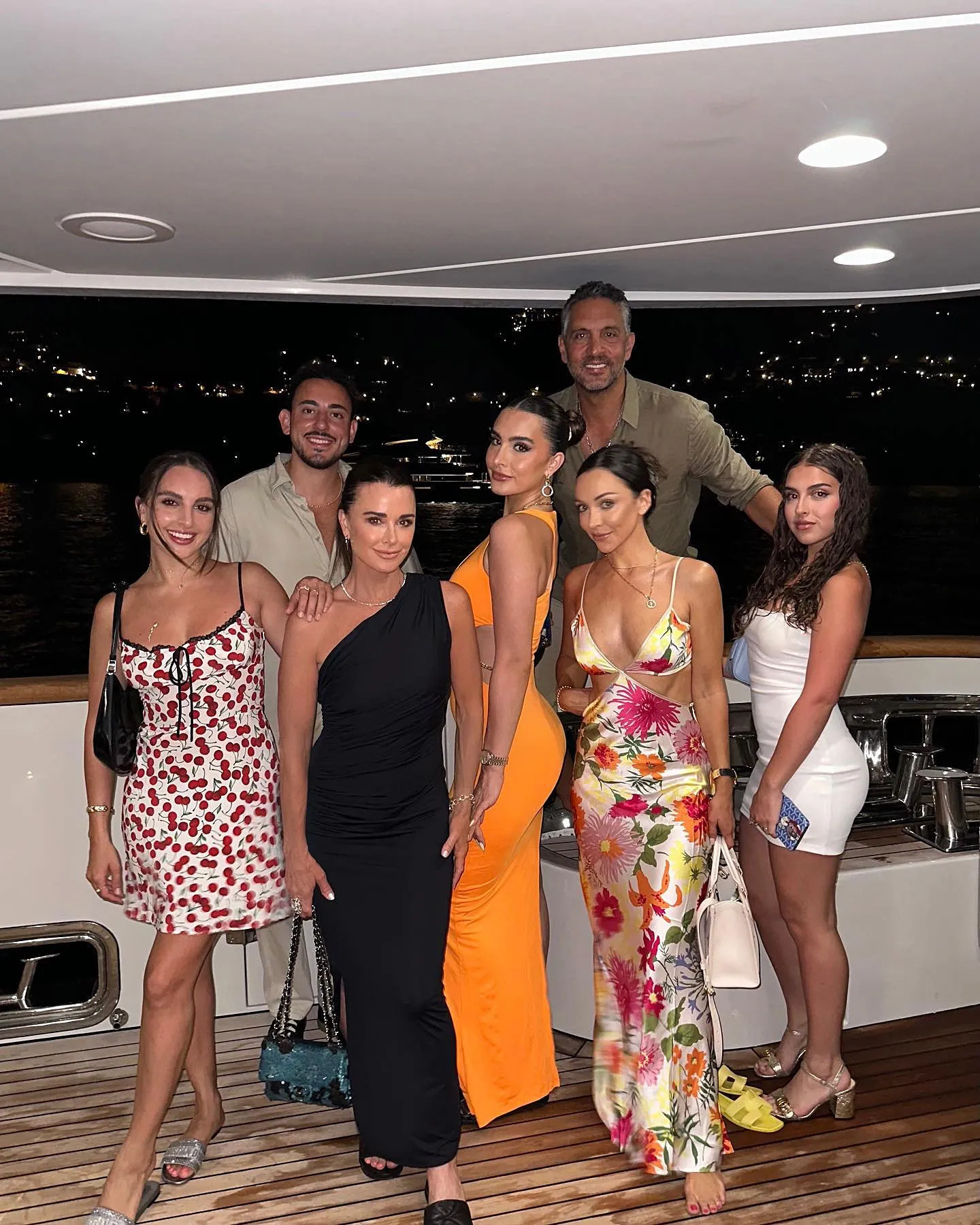 Kyle Richards And Mauricio Umansky Vacation With Daughters In Italy.webp